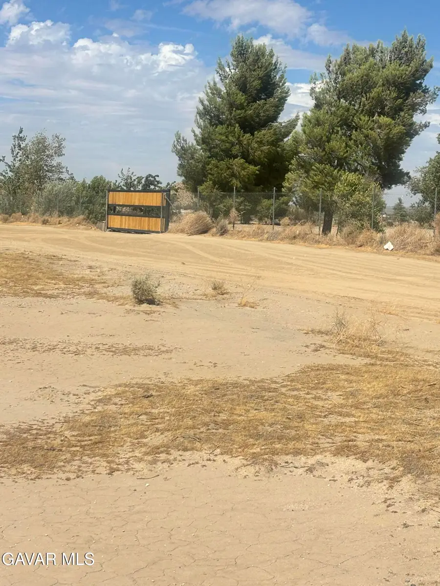 172 E Palmdale Boulevard, Palmdale, CA 93550 - #3