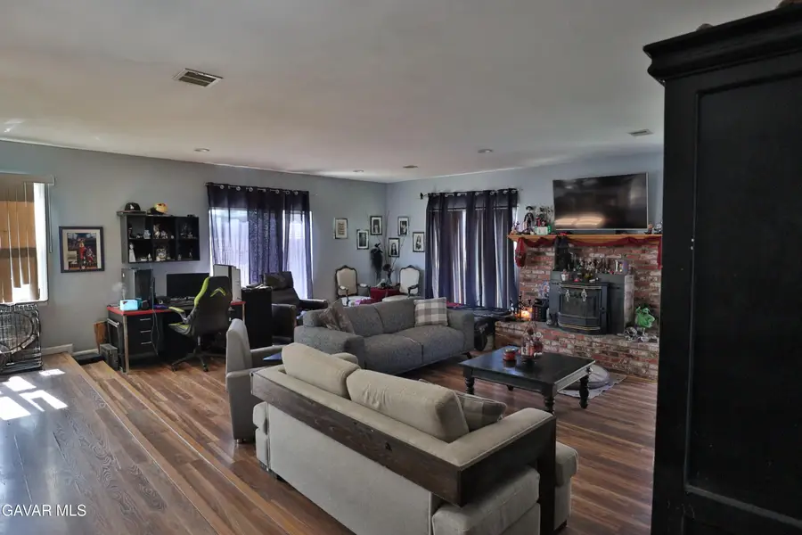 830 W Avenue J4, Lancaster, CA 93534 - #3