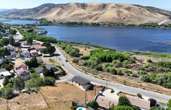 Denview Dr Vic Sandrock, Lake Hughes, CA 93532