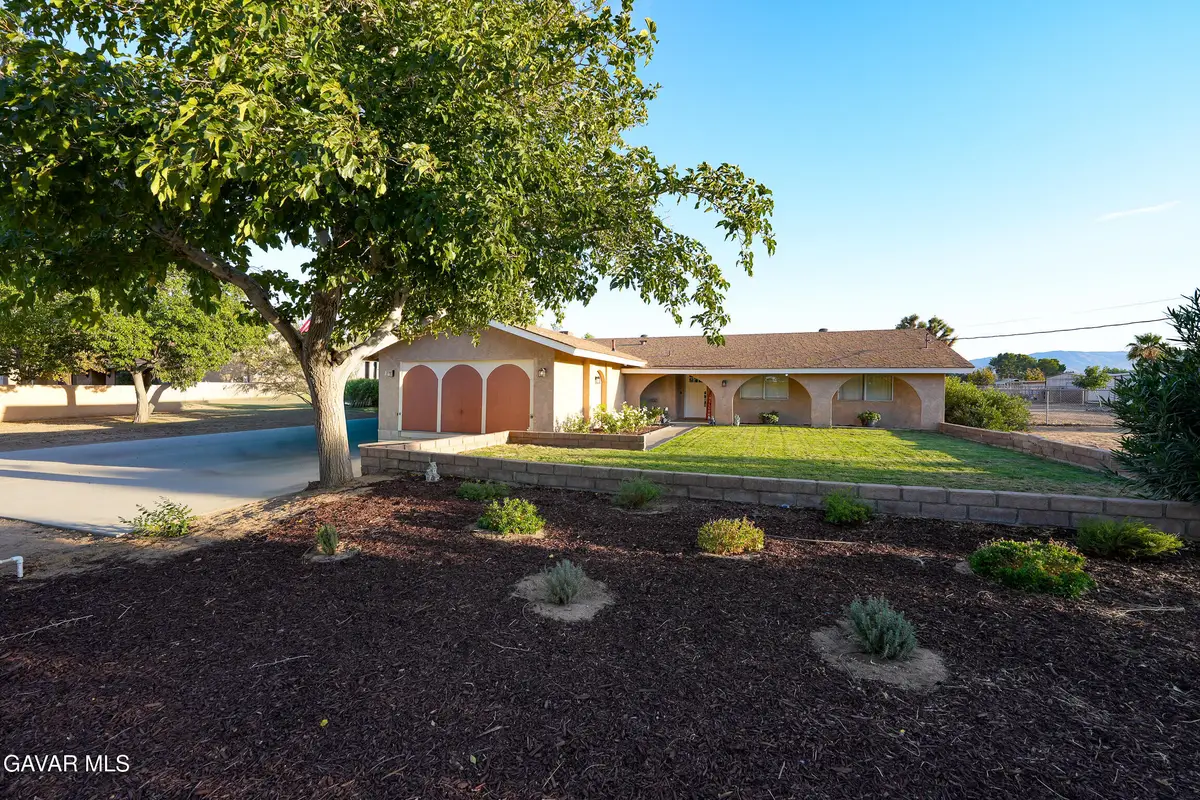 1642 W Avenue L8, Lancaster, CA 93534 - #1