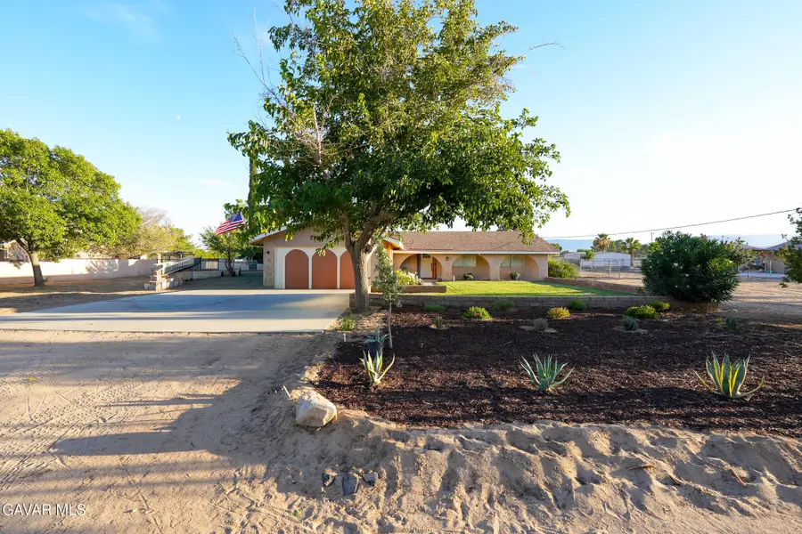 1642 W Avenue L8, Lancaster, CA 93534 - #2