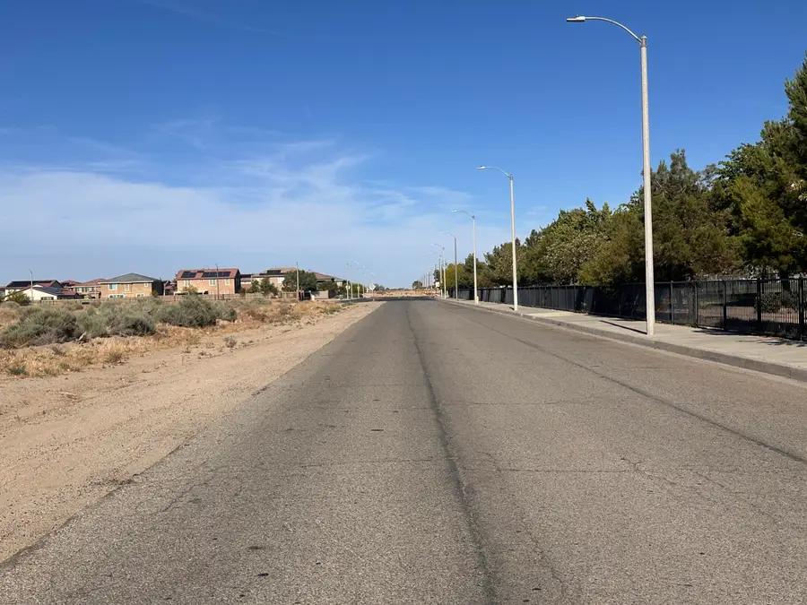 Ave H8 Vic Foxton Avenue, Lancaster, CA 93534 - #3