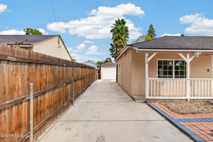 7032 Crebs Avenue, Reseda, CA 91335 - #2