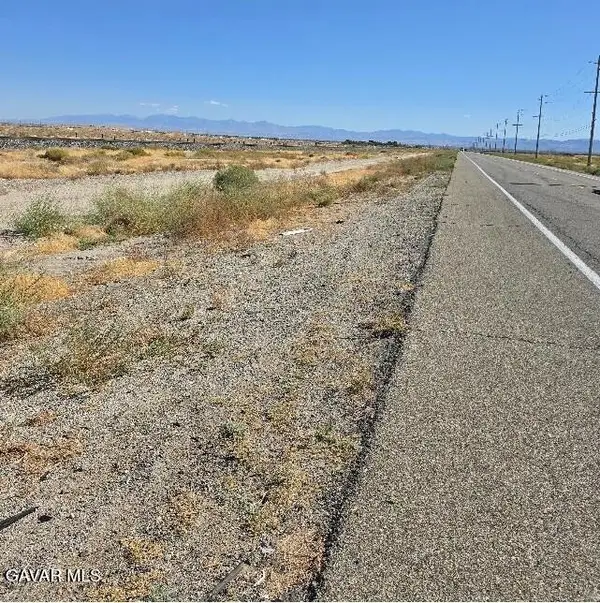Vic Avenue D8 Sierra, Lancaster, CA 93535