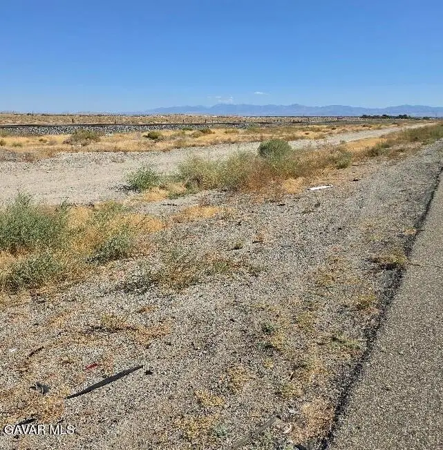 Vic Avenue D8 Sierra, Lancaster, CA 93535 - #2