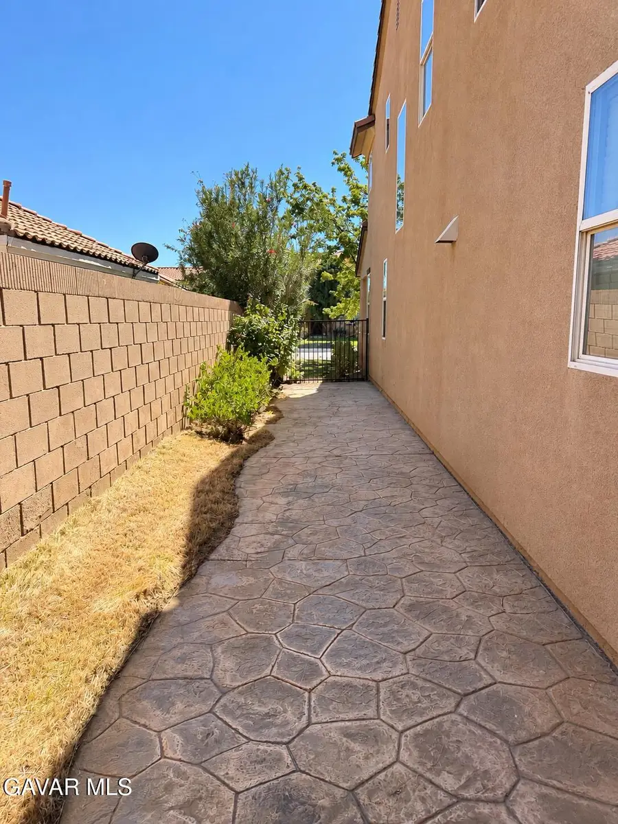 2233 Avenida Del Mar, Lancaster, CA 93535 - #3