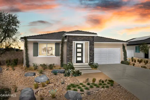 1561 E Holguin Street, Lancaster, CA 93535
