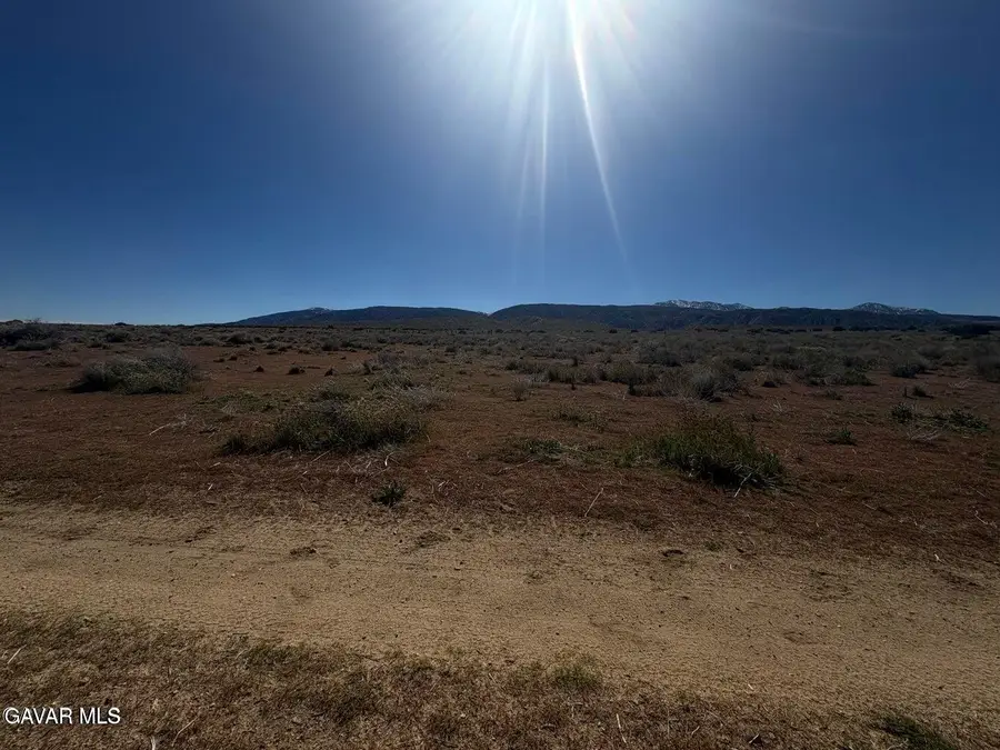 225 Ste Drt Vic Avenue Y4 Ste, Llano, CA 93544 - #3