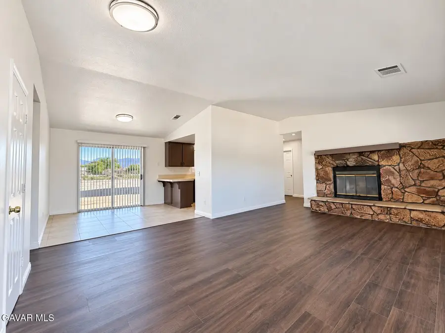 16792 Stagecoach Avenue, Lake Los Angeles, CA 93591 - #3