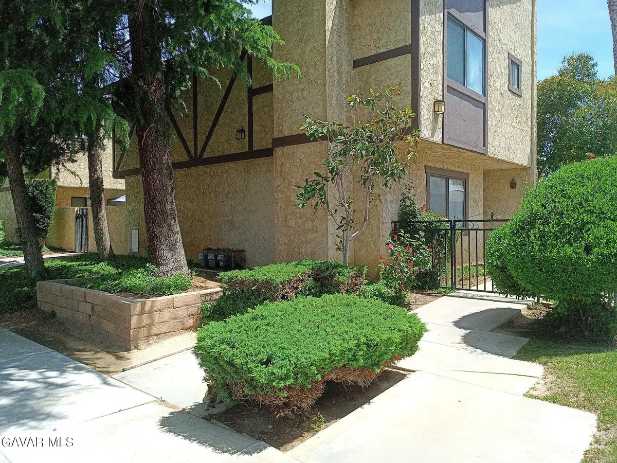 1328 W Avenue J4, Lancaster, CA 93534 - #1