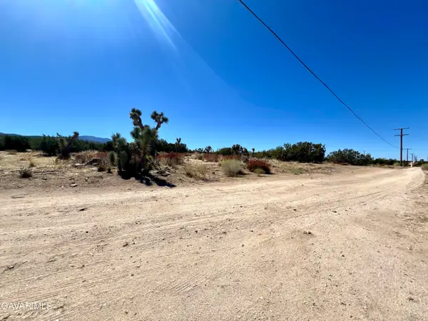 E Vic Avenue Y8 208 Ste, Llano, CA 93544
