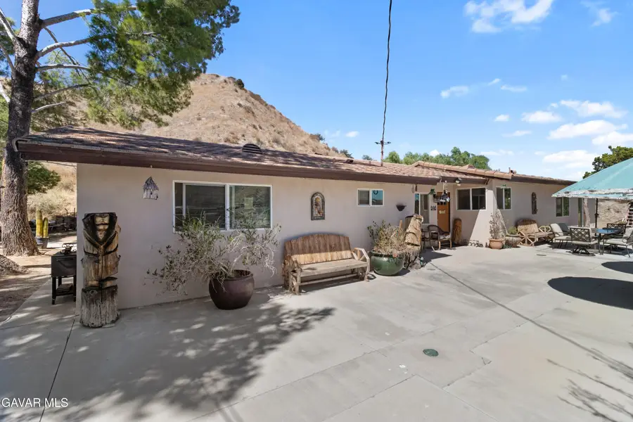 30325 N Brandywine Canyon Road, Canyon Country, CA 91351 - #2