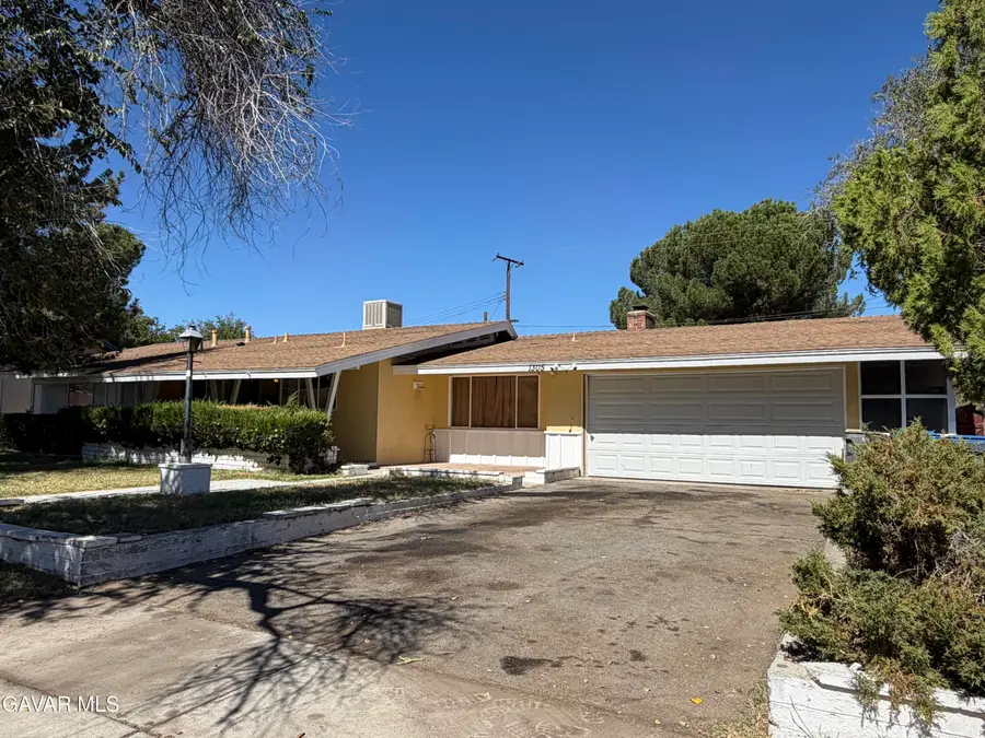 1305 E Avenue J3, Lancaster, CA 93535 - #2