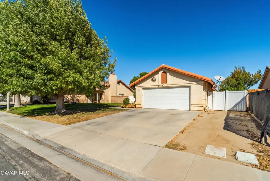 2811 La Vida Drive, Lancaster, CA 93535 - #3