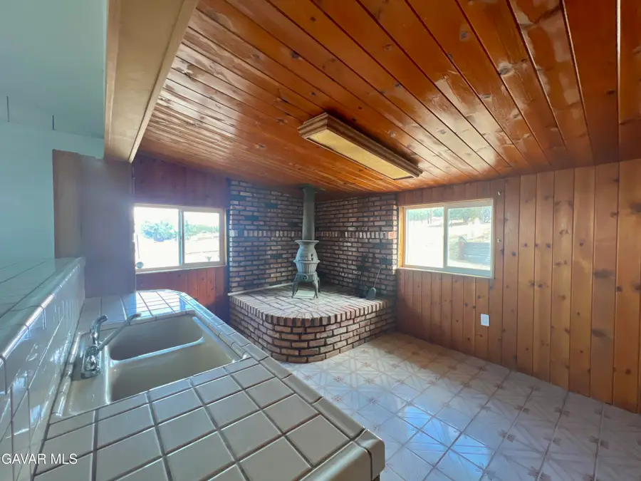 20754 1/2 Fort Tejon Road, Llano, CA 93544 - #3