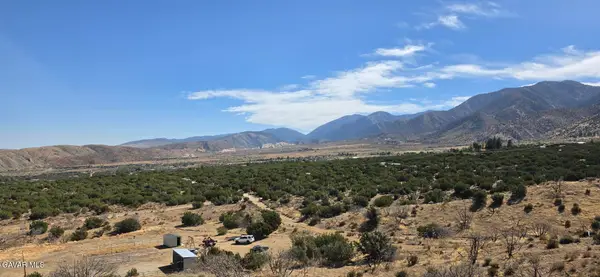 121st St E / Nearwood Rd, Juniper Hills, CA 93543