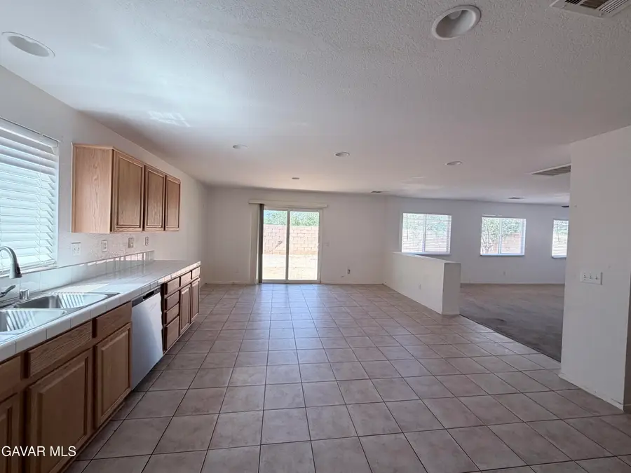 5517 W Avenue L14, Lancaster, CA 93536 - #2