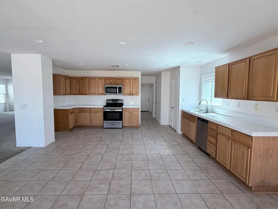 5517 W Avenue L14, Lancaster, CA 93536 - #3
