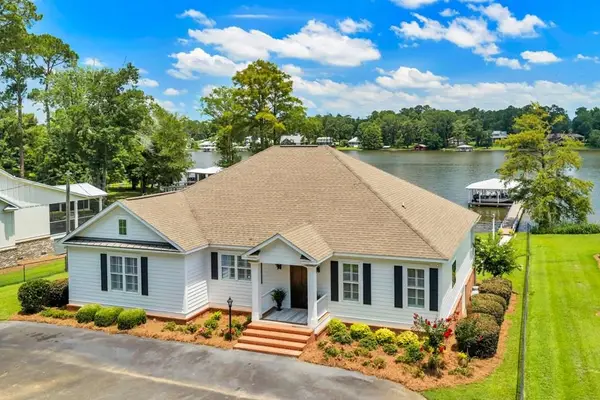 387 Smoak Bridge Cir, Warwick, GA 31796