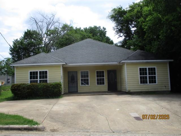 1902 6th Court, PHENIX CITY, AL 36867