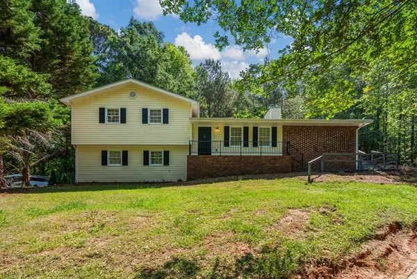 134 N Lake Drive, LAGRANGE, GA 30240