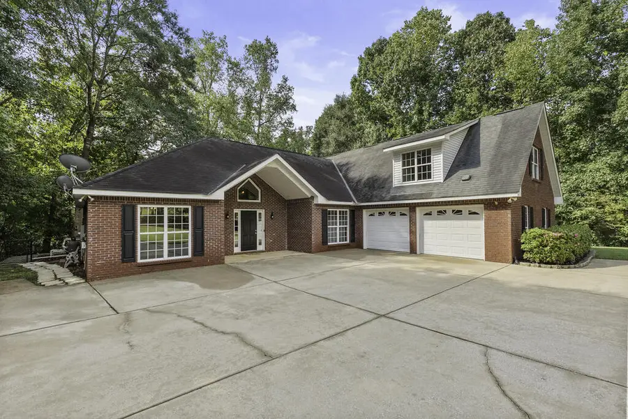 667 Lake Harding Drive, Hamilton, GA 31811 - #2
