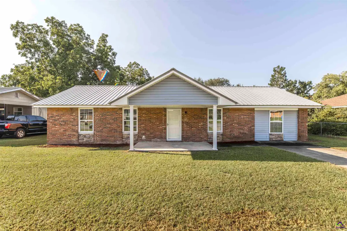 112 CASCADE Circle, Dublin, GA 31021 - Image #1
