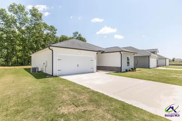 111 Monroe Court, Byron, GA 31008