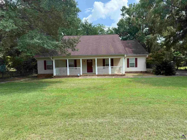 1304 Davis Avenue, Perry, GA 31069