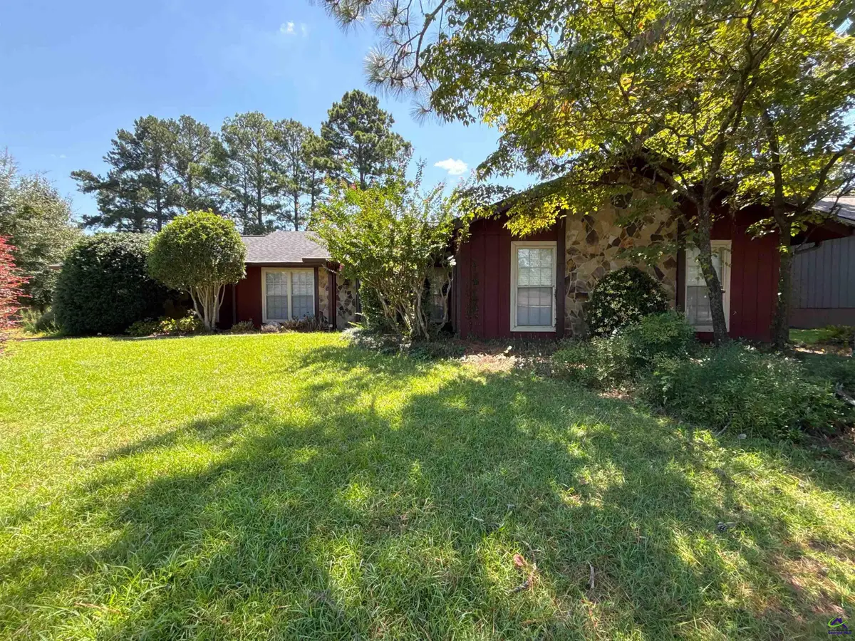 422 Lake Front Drive, Warner Robins, GA 31088 - Image #1