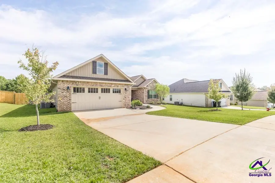 310 Creek Ridge Dr, Warner Robins, GA 31088 - Image #2