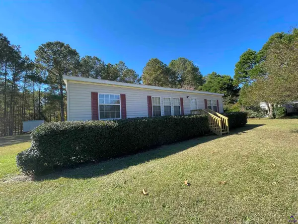 178 Country Club Circle, Cochran, GA 31014