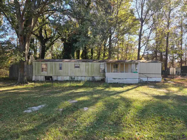 131 & 133 S Blackberry Circle, Kathleen, GA 31047