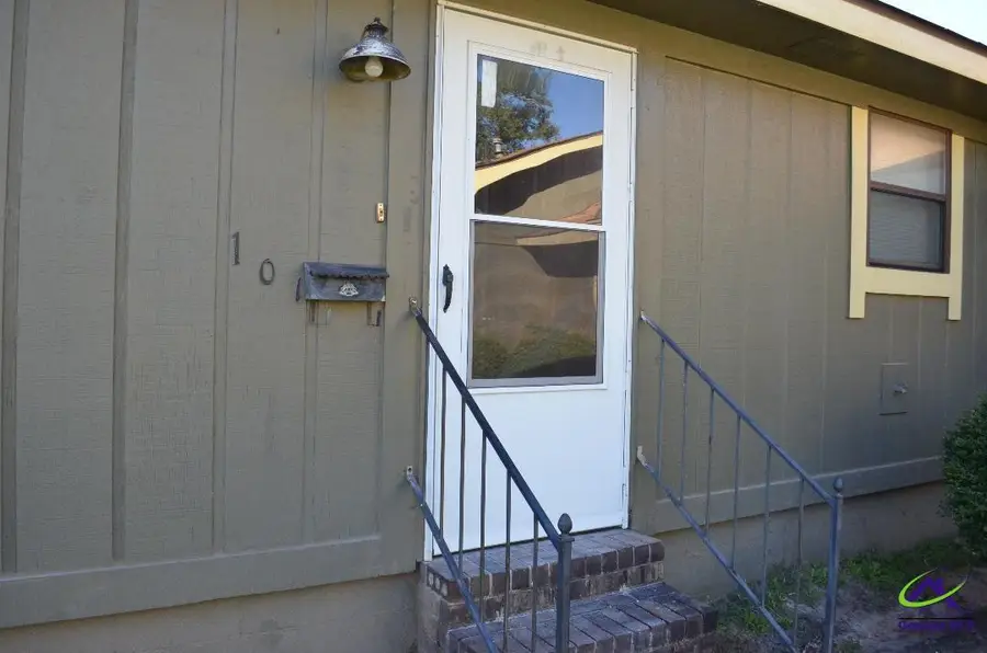 101 Stonehedge Dr, Warner Robins, GA 31088 - Image #2