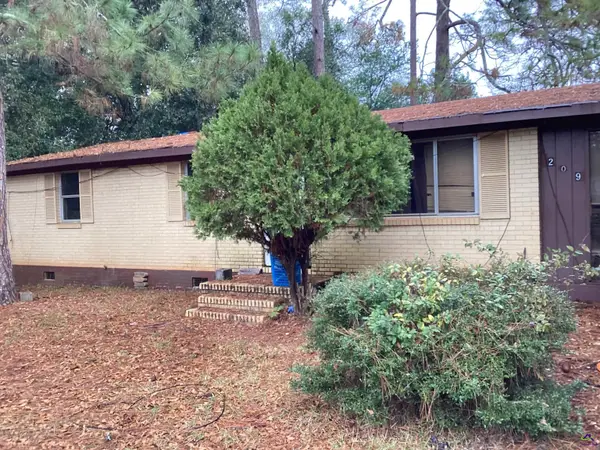 209 E Valley Drive, Fort Valley, GA 31030