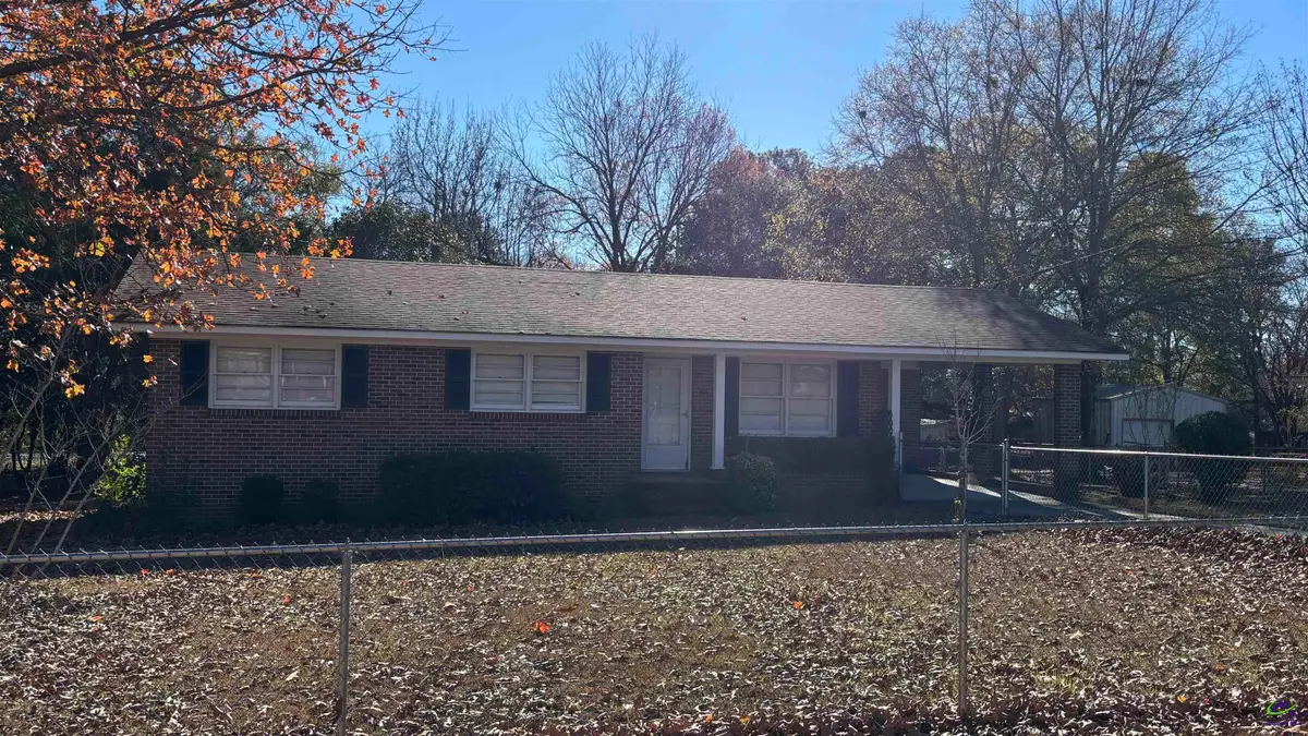 215 W Peter Street, Cochran, GA 31014 - Image #1