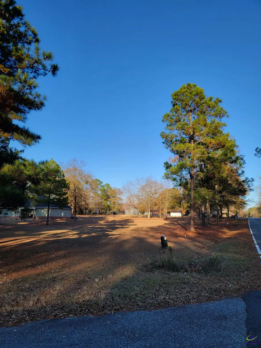 5 Oak Street, Hawkinsville, GA 31036 - Image #2