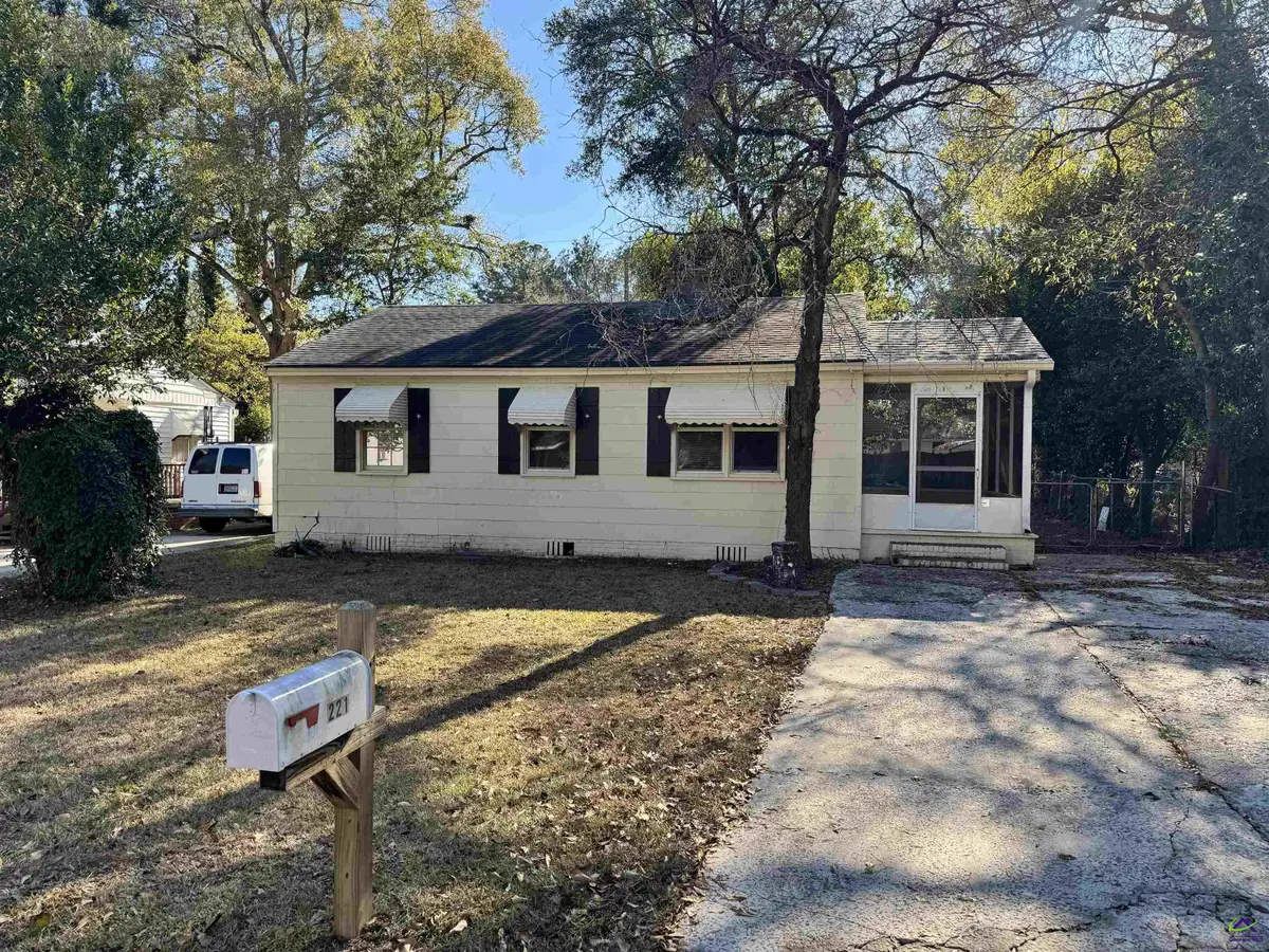 221 Meadowdale Drive, Warner Robins, GA 31088 - Image #1