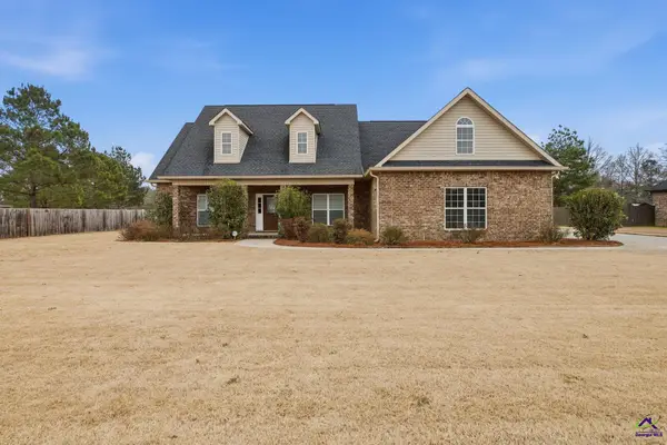 251 Hampton Oaks Way, Byron, GA 31008