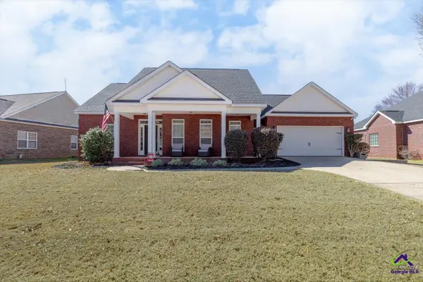 300 Hunts Landing Drive, Kathleen, GA 31047