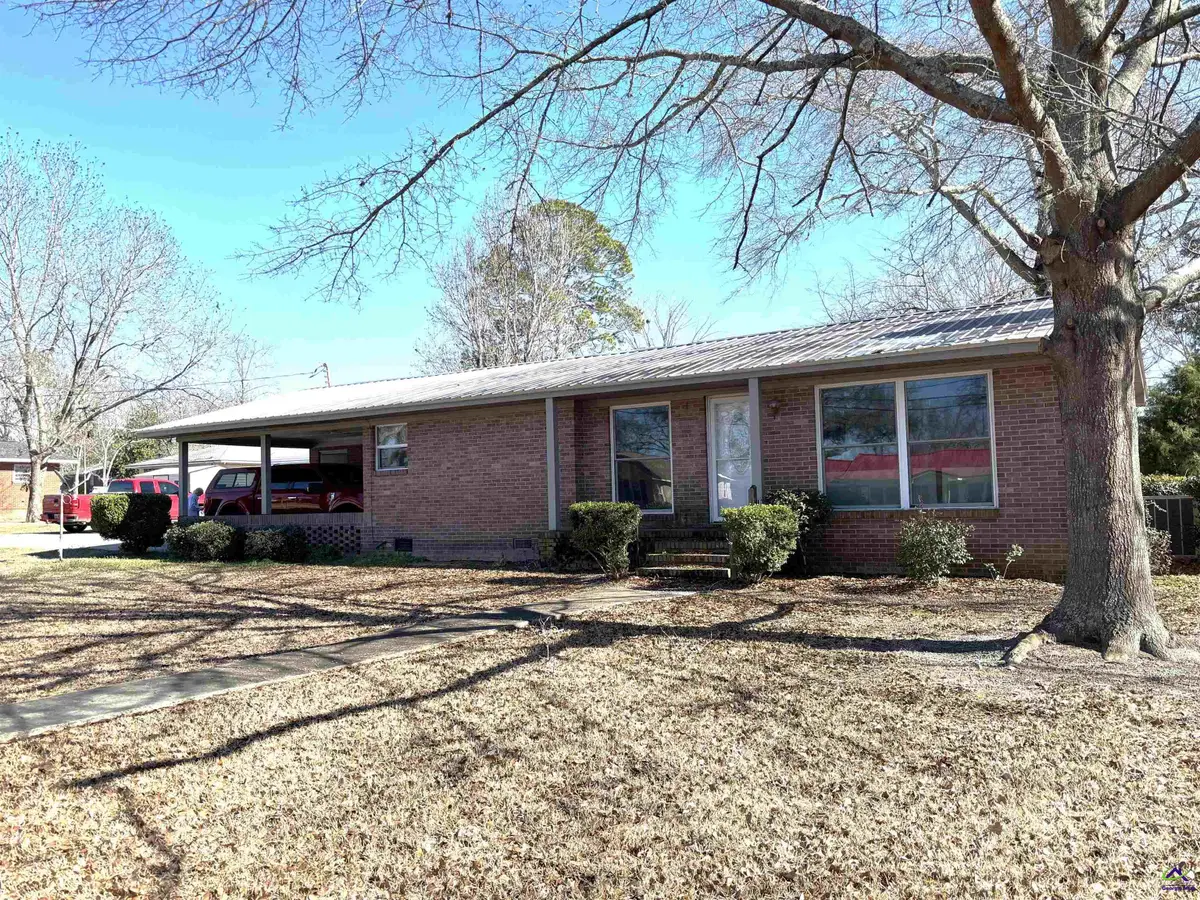 216 E Peter Street, Cochran, GA 31014 - #1