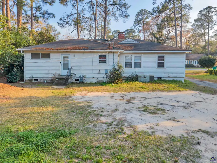 715 E 17th Avenue, Cordele, GA 31015 - #3