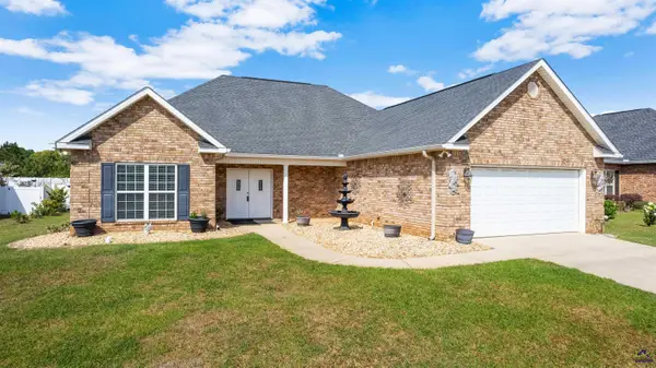 403 Lamplight Drive, Byron, GA 31008