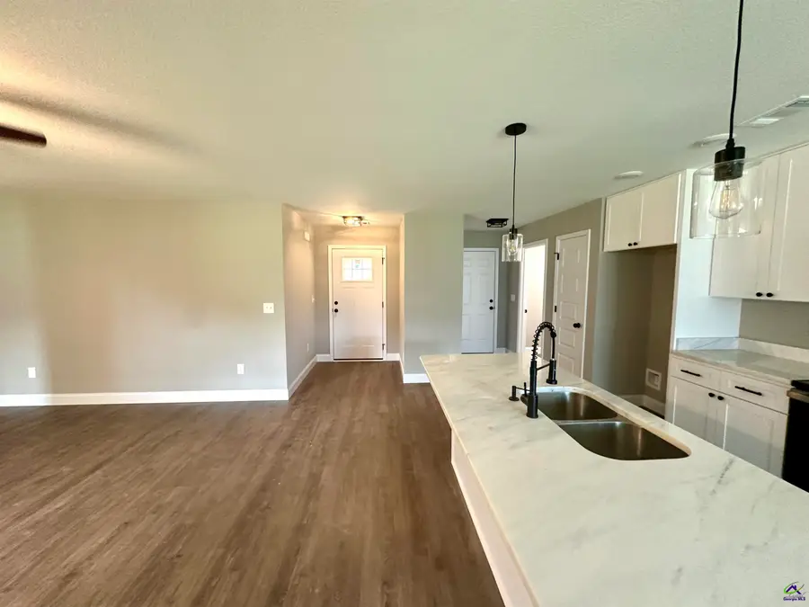 207 Sutton Dr., Perry, GA 31069 - #3