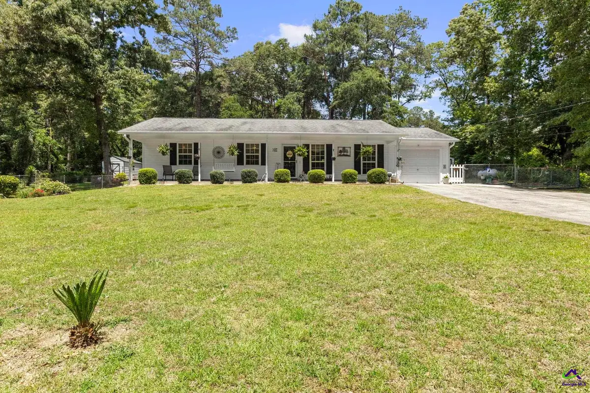 305 N Lake Drive, Perry, GA 31069 - #1