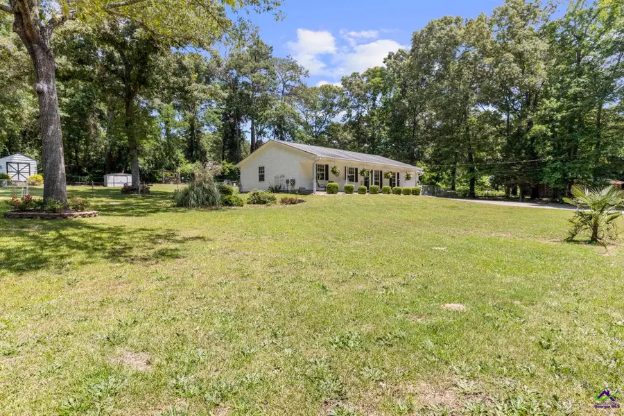 305 N Lake Drive, Perry, GA 31069 - #3