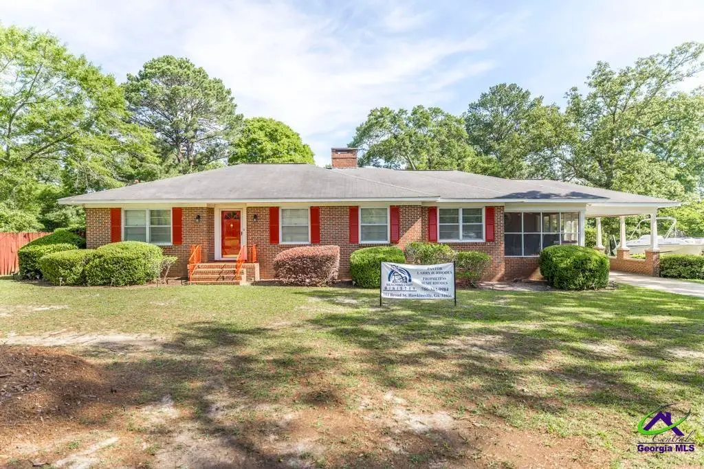 304 Broad Street, Hawkinsville, GA 31036 - #1