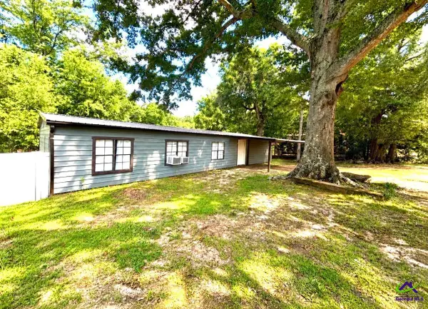 11 Marion Dr, Fort Valley, GA 31030