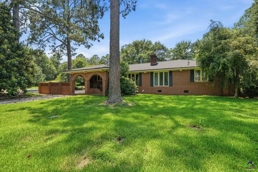 90 S Collins Street, Reynolds, GA 31076 - #3