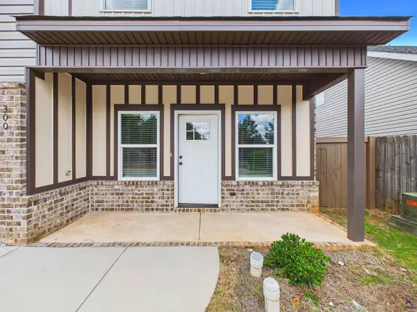 300 Beau Claire Circle, Byron, GA 31008